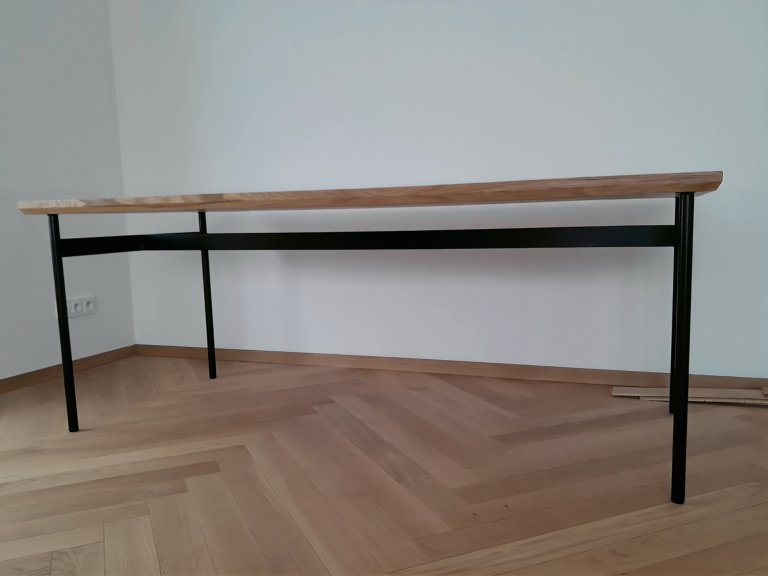 Stůl
